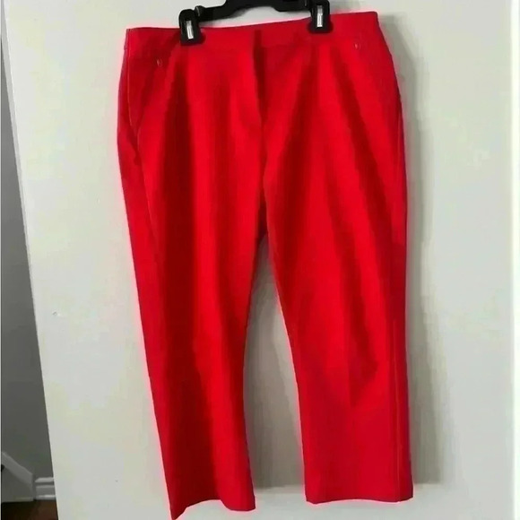 Beautiful Reitmans  capri pants. Valentine day 💌 - Picture 1 of 7